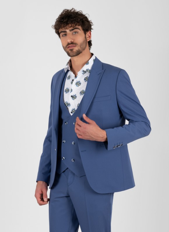 Traje de Novio Arax Gazzo Modelo 229-20 en color índigo, con chaqueta entallada, chaleco y pantalón de corte clásico, ideal para bodas y eventos formales. Ahora en oferta.